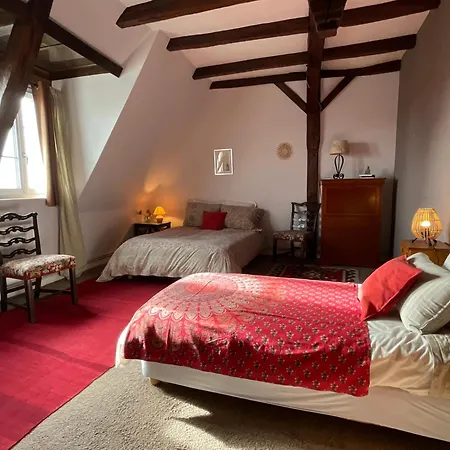 Maison De La Source Génis