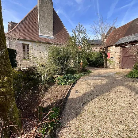 Maison De La Source בית הארחה