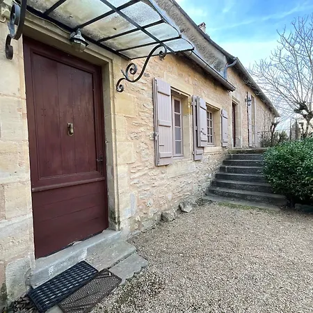 Maison De La Source Génis