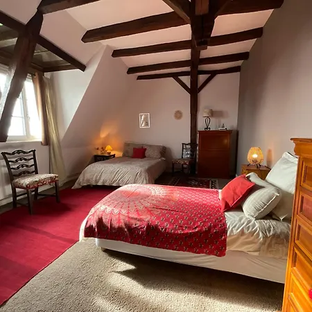 Maison De La Source Pensión Génis