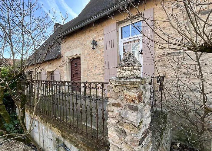 Maison De La Source * Génis