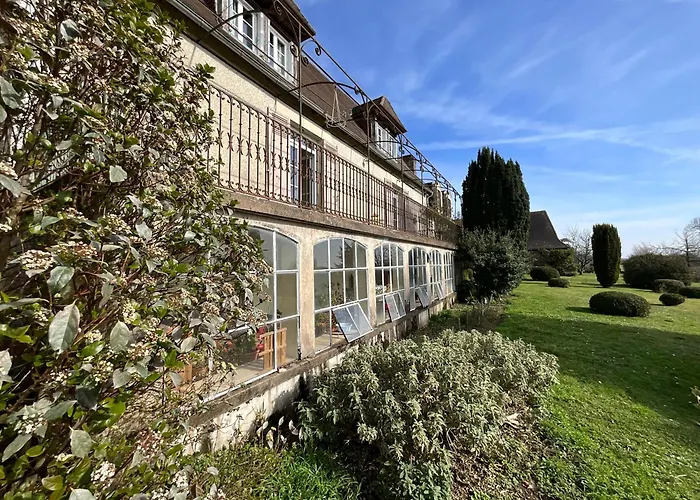 Maison De La Source Pensionat Génis