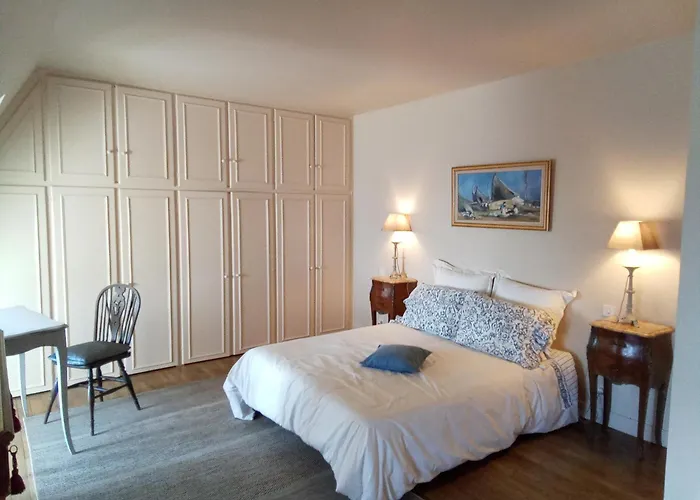 Maison De La Source Pensionat Génis